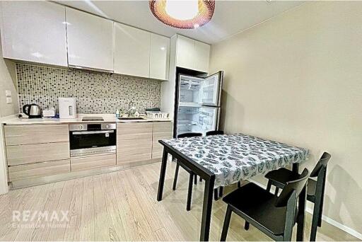 Luxurious 1-BR Condo with MRT Sukhumvit 8 Mins Walk - For Rent