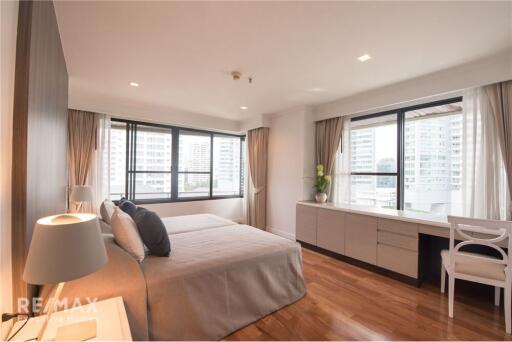 Luxurious 4-Bed Condo with Easy BTS Asok Access, 15 Mins Walk to BTS Station