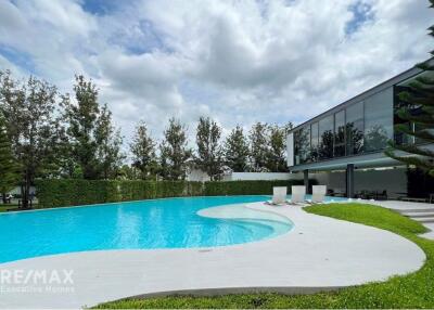 Luxurious 4 Bed Detached Home near Suvarnabhumi Airport