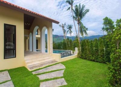 Elegant Tuscan-Designed 3 Bedrooms Pool Villa for Sale in Lamai, Koh Samui