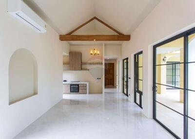 Elegant Tuscan-Designed 3 Bedrooms Pool Villa for Sale in Lamai, Koh Samui