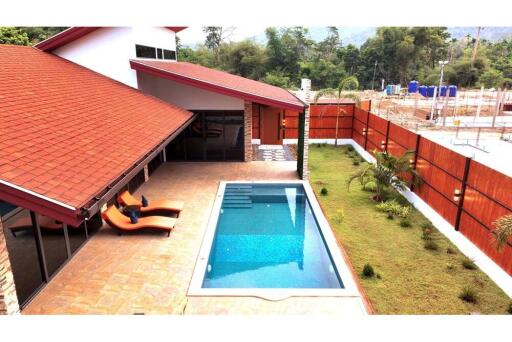 3-Bedroom Pool Villa Close to International Schools in Lamai, Samui