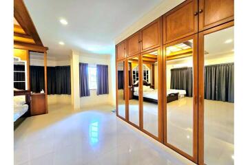 Dream Home for Sale in Koh Samui - A Modern Haven with Traditional Elegance