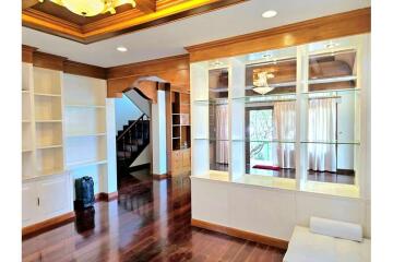 Dream Home for Sale in Koh Samui - A Modern Haven with Traditional Elegance