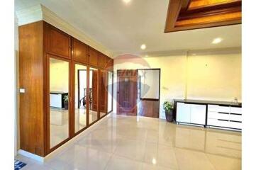 Dream Home for Sale in Koh Samui - A Modern Haven with Traditional Elegance