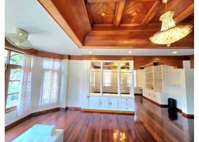 Dream Home for Sale in Koh Samui - A Modern Haven with Traditional Elegance