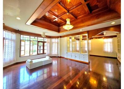 Dream Home for Sale in Koh Samui - A Modern Haven with Traditional Elegance