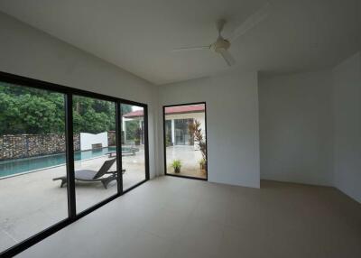 Elegant 2 houses for sale in Thongson Bay residence