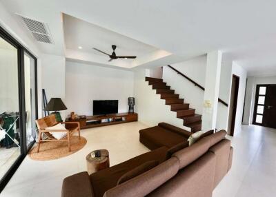 Elegant 2 houses for sale in Thongson Bay residence