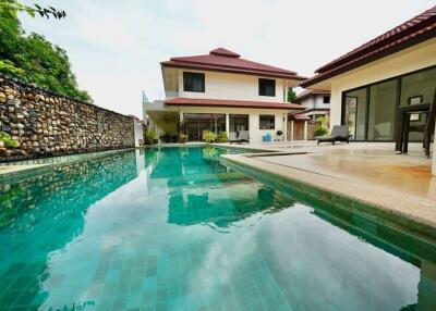 Elegant 2 houses for sale in Thongson Bay residence