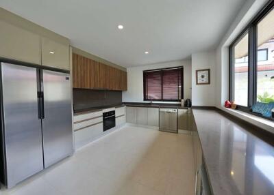 Elegant 2 houses for sale in Thongson Bay residence