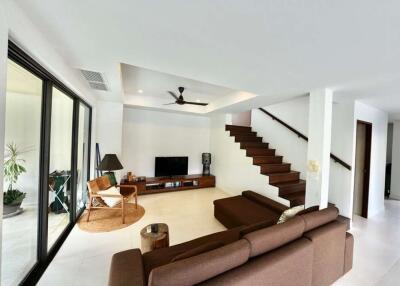 Elegant 2 houses for sale in Thongson Bay residence