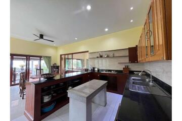 Seaview Villa 4 Bedrooms 5 bathroom for rent At Bang Rak, Koh Samui