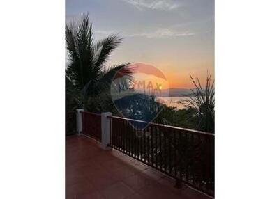 Exceptionally large sunset Sea view Thai Style villa for RENT