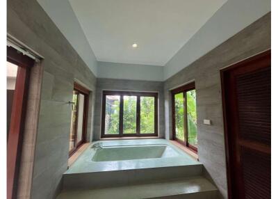 Seaview Villa 4 Bedrooms 5 bathroom for sale At Bang Rak, Koh Samui