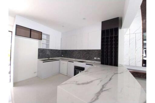 205 Sqm., 2 Beds, 2 Baths Townhouse listed for ฿ 11,500,000.