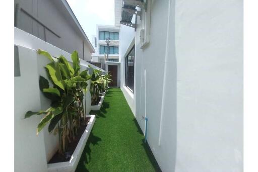 205 Sqm., 2 Beds, 2 Baths Townhouse listed for ฿ 11,500,000.