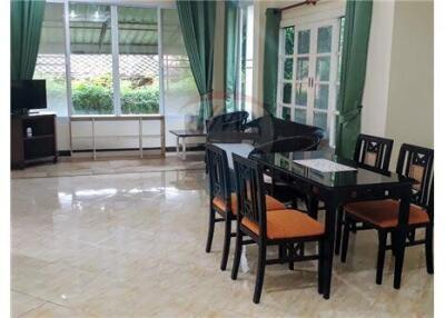 2 bedroom house with shared pool in Bangrak