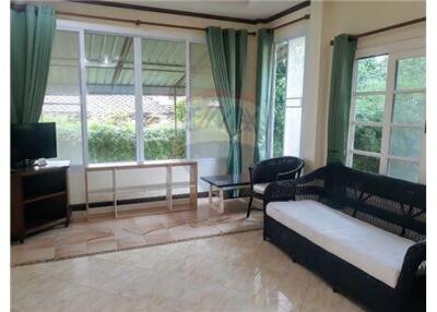 2 bedroom house with shared pool in Bangrak