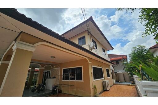 281 Sqm., 3 Beds, 2 Baths Townhouse listed for ฿ 3,890,000.