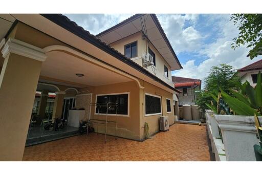 281 Sqm., 3 Beds, 2 Baths Townhouse listed for ฿ 3,890,000.