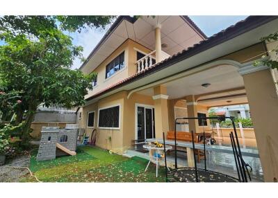 281 Sqm., 3 Beds, 2 Baths Townhouse listed for ฿ 3,890,000.