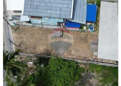 227 Sqm. Land listed for ฿ 1,900,000.