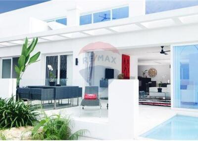 A modern luxury two-bedroom apartment in Bang Po