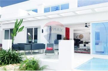 A modern luxury two-bedroom apartment in Bang Po