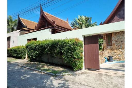 Thai Style Villa For  Sale At Bangrak Koh Samui