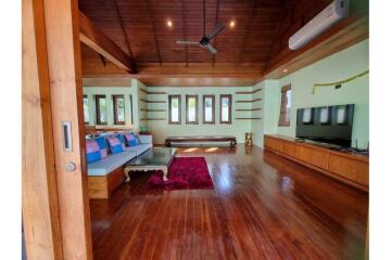 Thai Style Villa For  Sale At Bangrak Koh Samui