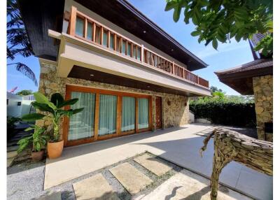 Thai Style Villa For Sale At Bangrak Koh Samui