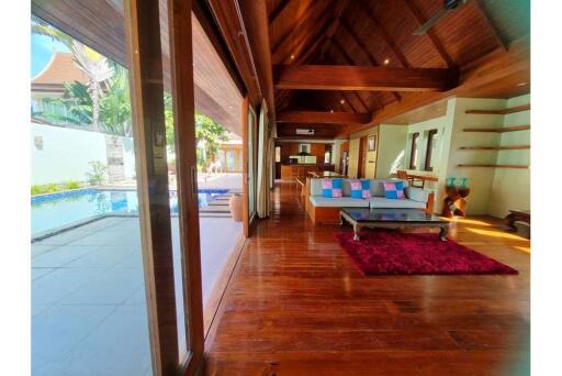 Thai Style Villa For  Sale At Bangrak Koh Samui