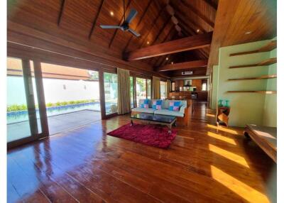 Thai Style Villa For  Sale At Bangrak Koh Samui