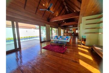 Thai Style Villa For  Sale At Bangrak Koh Samui