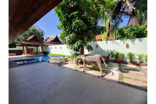 Thai Style Villa For  Sale At Bangrak Koh Samui