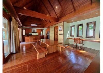 Thai Style Villa For Sale At Bangrak Koh Samui