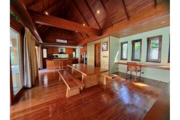 Thai Style Villa For  Sale At Bangrak Koh Samui