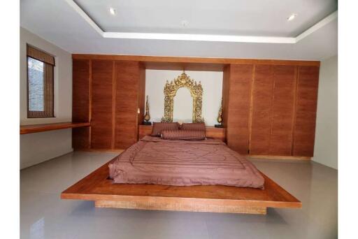 Thai Style Villa For  Sale At Bangrak Koh Samui