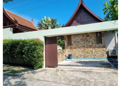 Thai Style Villa For  Sale At Bangrak Koh Samui