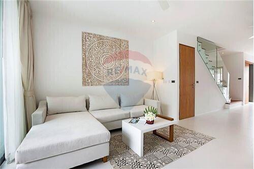 2 Bedrooms Townhouse for rent in Choeng Mon