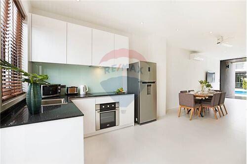 2 Bedrooms Townhouse for rent in Choeng Mon