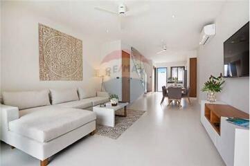 2 Bedrooms Townhouse for rent in Choeng Mon