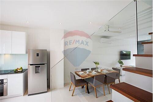 2 Bedrooms Townhouse for rent in Choeng Mon