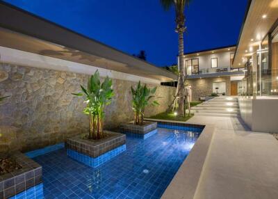 Luxurious 7-BR Beachfront Pool Villa in Laem Sor, Koh Samui