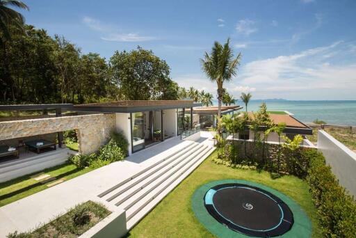 Luxurious 7-BR Beachfront Pool Villa in Laem Sor, Koh Samui