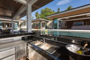 Luxurious 7-BR Beachfront Pool Villa in Laem Sor, Koh Samui