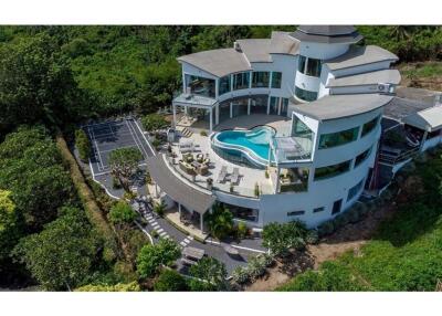 Stunning 7-bedroom Seaview villa for sale