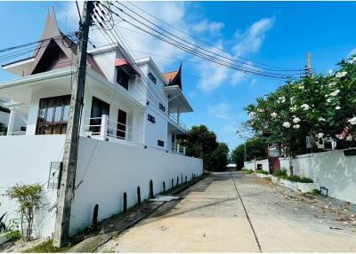 Stunning 4-bedroom Seaview villa for sale just meters from Big Buddha