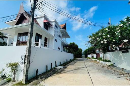 Stunning 4-bedroom Seaview villa for sale just meters from Big Buddha